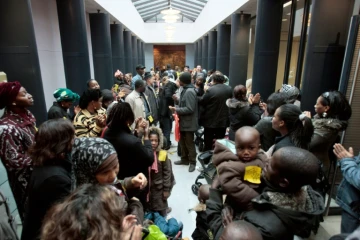 Des familles ont investi, le 30 octobre 2009, à l'appel de Droit au Logement (DAL), la chambre nationale des huissiers à Paris, avant la trêve hivernale des expulsions.