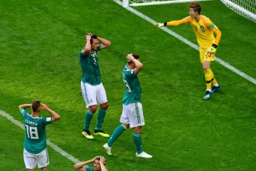 La détresse des joueurs allemands éliminés par les Sud-Coréens du gardien Cho Hyun-woo à Kazan, le 27 juin 2018
