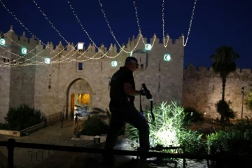Un policier israélien près de la Vieille ville de Jérusalem, le 16 juin 2017