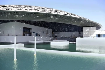 Photo du musée Louvre Abu Dhabi prise le 24 mai 2016 et distribuée le 15 juin 2016 par la Compagnie du développement du tourisme et de l'investissement d'Abou Dhabi (TDIC), en charge des travaux