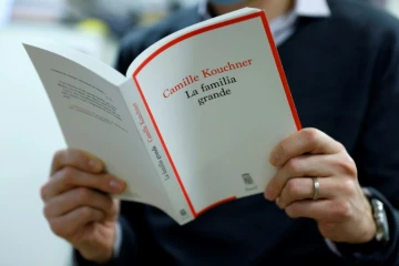 Le livre de Camille Kouchner, "La Familia grande", à Paris le 5 janvier 2021