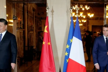 Les présidents français Emmanuel Macron (D) et chinois Xi Jinping (G) le 24 mars 2019 à Beaulieu-sur-Mer, près de Nice (France)