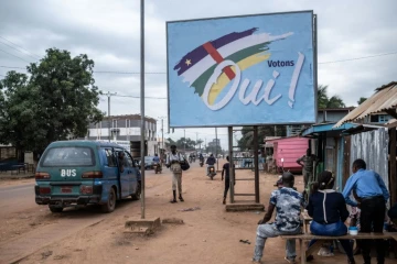Un panneau électoral pressant les électeurs de voter "oui" au référendum sur un changement de la Constitution, à Bangui le 25 jullet 2023