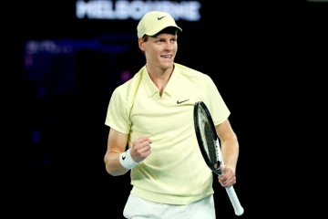 L'Italien Jannik Sinner, victorieux de l'Américain Ben Shelton en demi-finale de l'Open d'Australie, le 24 janvier 2025 à Melbourne 
