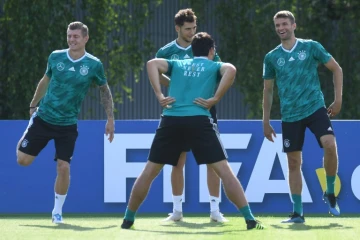 Toni Kroos, le buteur providentiel de l'Allemagne, et ses coéquipiers peaufinent des réglages au camp de base de Vatutinki, le 25 juin 2018