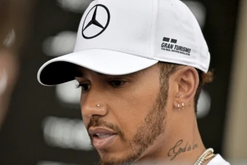 Le Britannique Lewis Hamilton en conférence de presse, le 5 avril 2018 sur le circuit de Sakhir à Bahreïn