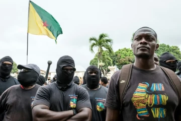 Le porte-parole du collectif des "500 frères" Mikael Mancee devant la préfecture de Cayenne le 7 avril 2017
