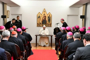 Le pape François rencontre des évêques à la nonciature apostolique à Tokyo le 23 novembre 2019