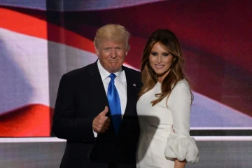 Donald Trump et sa femme Melania, sur la scène de la convention nationale du parti républicain, à Cleveland, le 18 juillet 2016