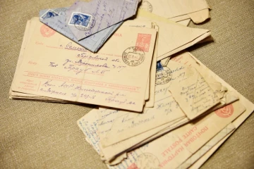 Des lettres envoyés du camp de travail stalinien par le grand-père du journaliste russe Andreï Kolesnikov, le 16 décembre 2016 à Moscou