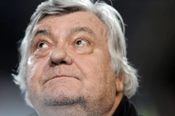 Le président de Montpellier Louis Nicollin suit le match face au PSG en Coupe de la Ligue à La Mosson, le 18 janvier 2011