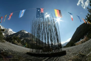 Photo prise le 23 mars 2016 à à à Prads-Haute-Bléone (Alpes-de-Haute-Provence) du mémorial en hommage aux victimes du vol qui s'est écrasé le 24 mars 2015