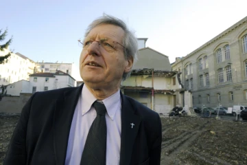 Bernard Devert, prêtre et promoteur immobilier,  le 17 Janvier 2010 devant un de ses chantiers à Lyon 