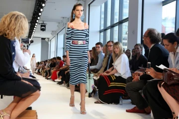 Un modèle de la collection d'Altuzarra lors de la Fashion Week le 11 septembre 2016 à New York