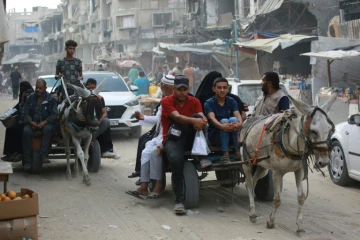 Des Palestiniens fuient Khan Younès, dans le sud de la bande de Gaza, après un ordre d'évacuation israélien, le 22 juillet 2024