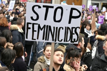 Dans la manifestation contre les violences faites aux femmes, à Paris, le 23 novembre 2019