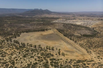 Vue aérienne du barrage d'Adelaïde à sec, le 26 novembre 2019 en Afrique du Sud