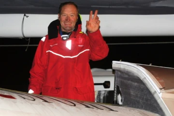 Le skipper Francis Joyon à bord du maxi-trimaran Idec Sport à Brest avant de se lancer dans le Trophée Jules Verne, le 16 décembre 2016