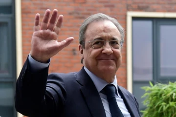 Le président du Real Madrid Florentino Perez arrive à son hôtel à Cardiff la veille de la finale de la C1 face à la Juventus, le 2 juin 2017