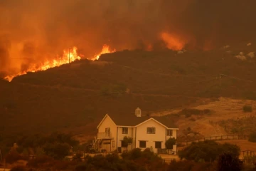 Les flammes de l'incendie "Airport Fire", près de Lake Elsinore en Californie, le 10 septembre 2024