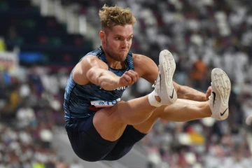 Le décathlonien français Kevin Mayer à la longueur lors des Mondiaux de Doha, le 2 octobre 2019