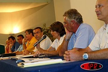 Mardi 18 novembre 2003

Lors de la conférence à la chambre de commerce et d'industrie de La Réunion