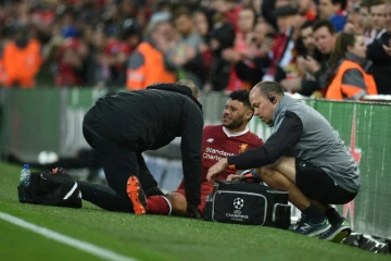 Alex Oxlade-Chamberlain blessé avec Liverpool contre l'AS Rome en Ligue des champion, le 24 avril 2018