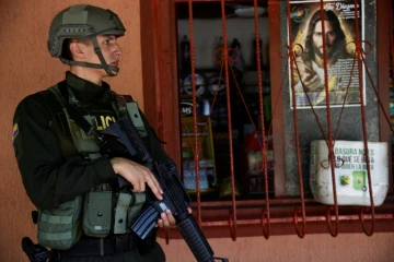 Un policier patrouille à Tibu, dans le Catatumbo, dans le nord-est de la Colombie, le 22 janvier 2025.
