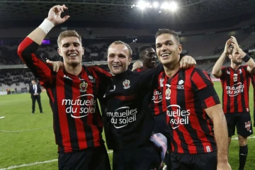 Les Niçois Hatem Ben Arfa (d), Valère Germain (c) et Maxime Le Marchand (g), à la fin du match contre Lyon, le 20 novembre 2015 à Nice