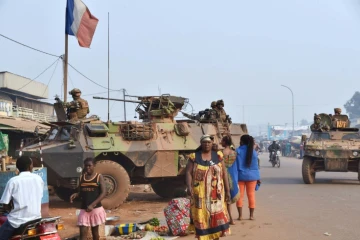 Des soldats français de la force Sangaris patrouillent à Bangui, en Centrafrique, le 14 février 2016