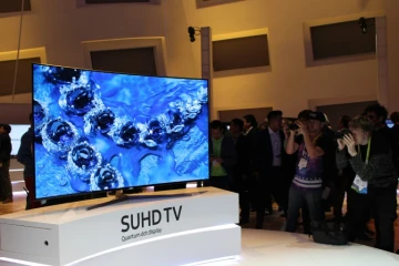 Un nouveau téléviseur à haute définition de Samsung, exposé lors du salon CES à Las Vegas, le 4 janvier 2016
