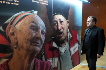 Le père Patrick Desbois, à l'origine de l'exposition au mémorial du camp de Rivesaltes dans les Pyrénées-Orientales le 21 novembre 2019
