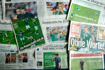 Les Unes des quotidiens commentent la débâcle de l'Allemagne, le 28 juin 2018, à Berlin