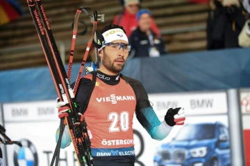 Le biathlète français Martin Fourcade après sa victoire au 20 km individuel d'Östersund, le 4 décembre 2019