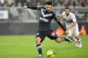 L'attaquant de Bordeaux Gaétan Laborde marque un pénalty face à Lyon en 23e journée de L1 le 28 janvier 2018