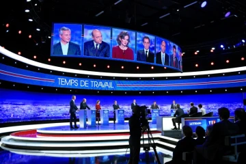 Les sept candidats à la primaire de la droite lors du débat télévisé le 13 octobre 2016 à La Plaine-Saint-Denis