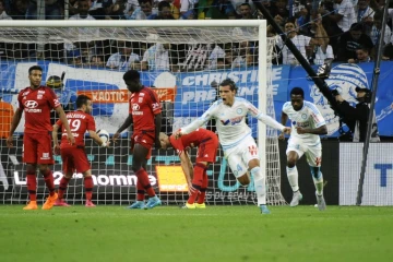 Le défenseur Karim Rekik (N.4) après avoir signé l'égalisation pour Marseille face à Lyon, le 20 septembre 2015 au Vélodrome