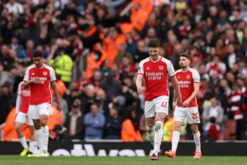 La déception des joueurs d'Arsenal après la défaite face à Aston Villa, le 14 avril 2024 à l'Emirates Stadium