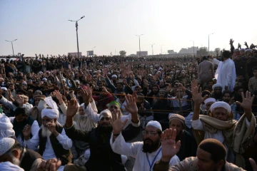 Des membres du groupe Tehreek-i-Labaik Yah Rasool Allah, lors d'une manifestation à Islamabad, le 26 novembre 2017