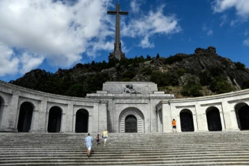 Des visiteurs au mausolée du général Franco, le 3 juillet 2018 dans la "Vallée de ceux qui sont tombés" (Valle de los caidos), à San Lorenzo, en Espagne