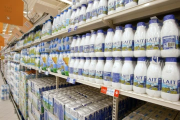 Une nouvelle marque devrait faire son apparition dans les hyper et supermarchés Carrefour dès la fin octobre nommée "C'est qui le patron ?! La marque du consommateur", élaborée à partir de la décision du consommateur sur le prix et les conditions de production 