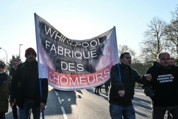Manifestation des salariés de Whirlpool, lors de l'arrivée d'Emmanuel Macron dans sa ville de naissance, à Amiens, le 21 novembre 2019le