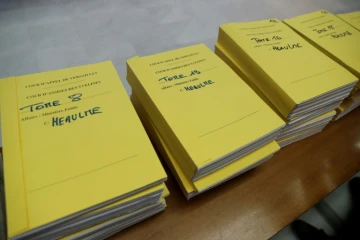 Les dossiers du procès en appel de Francis Heaulme devant la cour d'assises de Versailles le 4 décembre 2018