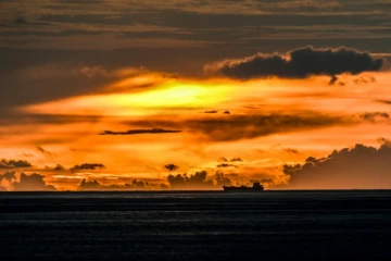 Une collision entre un tanker transportant 38.000 tonnes d'hydrocarbures et un cargo de 220 m de long s'est produite vers 03H00 dans le détroit du Pas-de-Calais