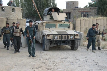 Les forces de sécurité afghanes près de l'aéroport de Kunduz, le 29 septembre 2015