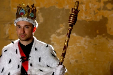 Couronnement du Prince Vincent 1er (Vincent Merchadou) de la "principauté d'Hélianthis",royaume imaginaire créé par des passionnés pour faire rayonner la ville de Blaye, dans le sud-ouest de la France, le 5 août 2023