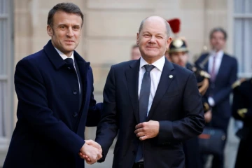 Le président Emmanuel Macron reçoit le chancelier allemand Olaf Scholz à l'Elysée, le 26 février 2024 à Paris