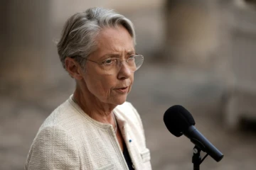 La Première ministre Elisabeth Borne prend la parole après avoir reçu les représentants des groupes politiques à Matignon, à Paris le 3 juillet 2023 