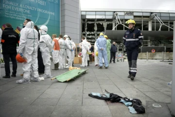 La police scientifique sur le site de l'aéroport de Zaventem près de Bruxelles, le 23 mars 2016