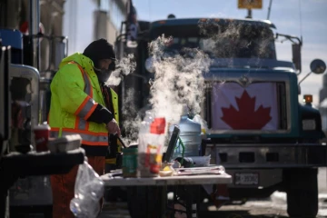 Début de la troisième semaine de manifestation anti-mesures sanitaires dans les rues d'Ottawa, le 13 février 2022